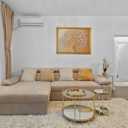 Stylish Gold Accents Appartamento Bucarest