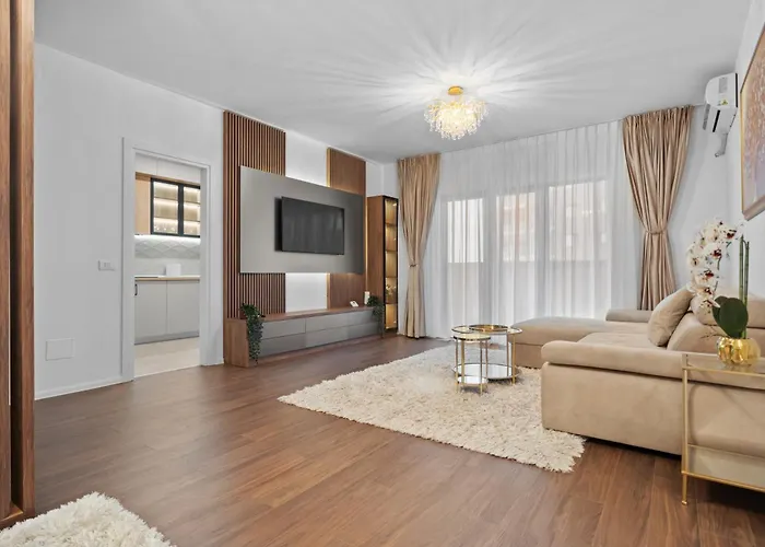 Stylish Gold Accents דירה