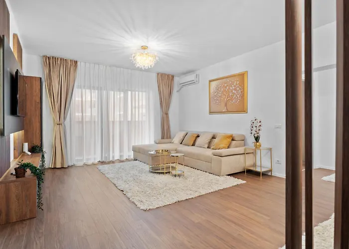 דירה Stylish Gold Accents *