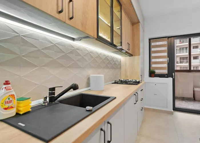 Stylish Gold Accents דירה